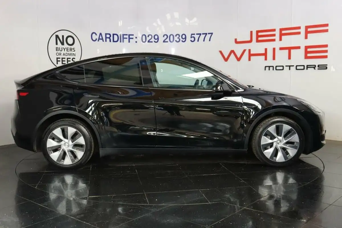 2022-tesla-model-y-e-long-range-big-32