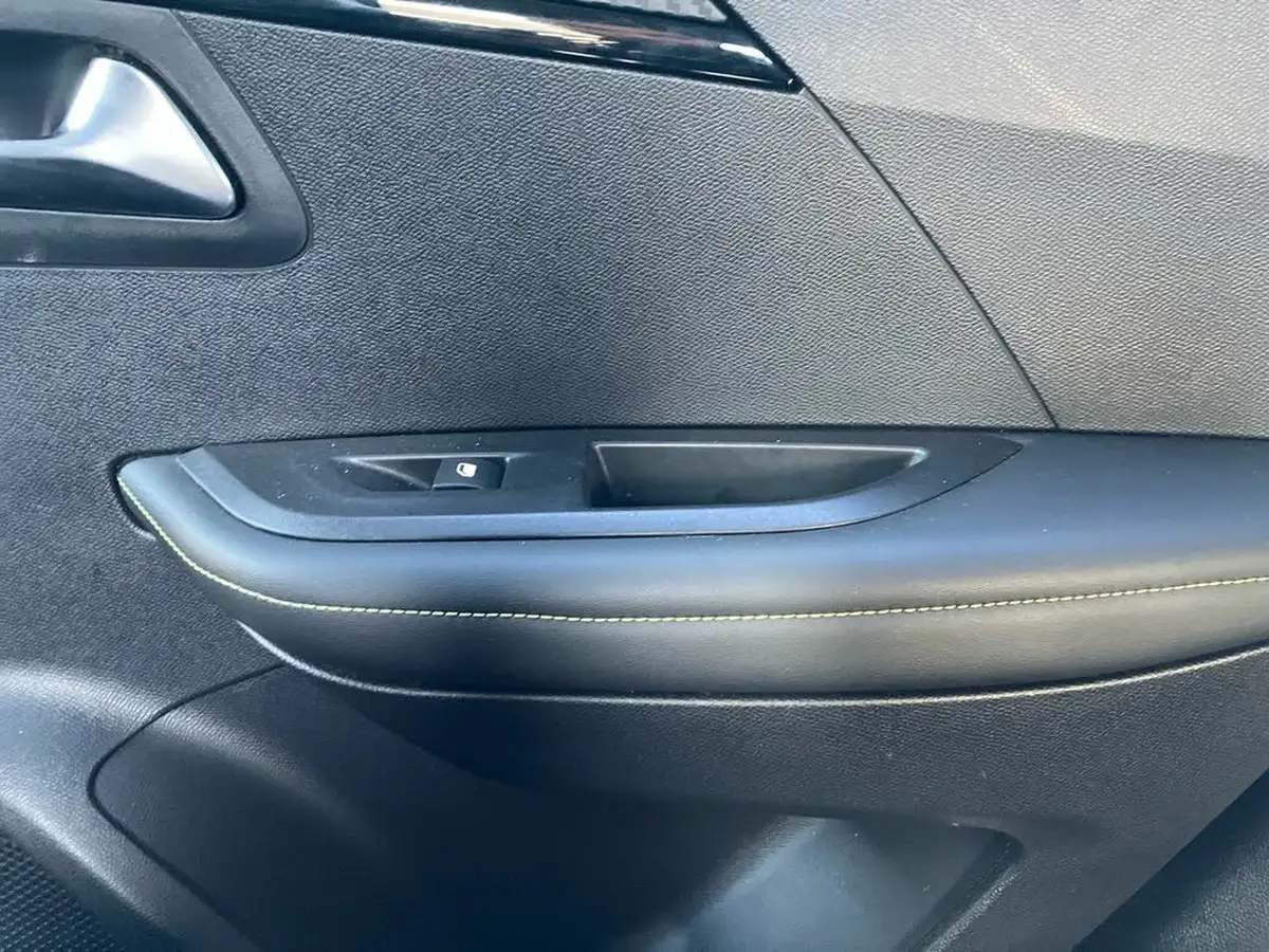 2020-peugeot-2008-suv-12-puretech-gt-line-big-34