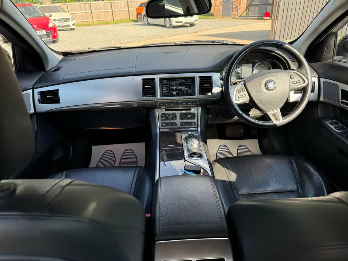 2015-jaguar-xf-22td-luxury-163ps-saloon-4d-big-51