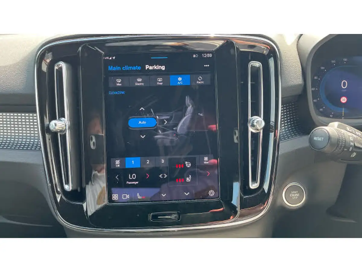 2025-volvo-xc40-20-b4-plus-big-26