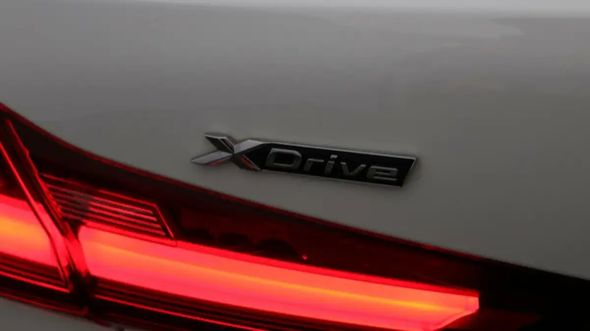 2021-bmw-1-series-20td-120d-xdrive-sport-lcp-big-19