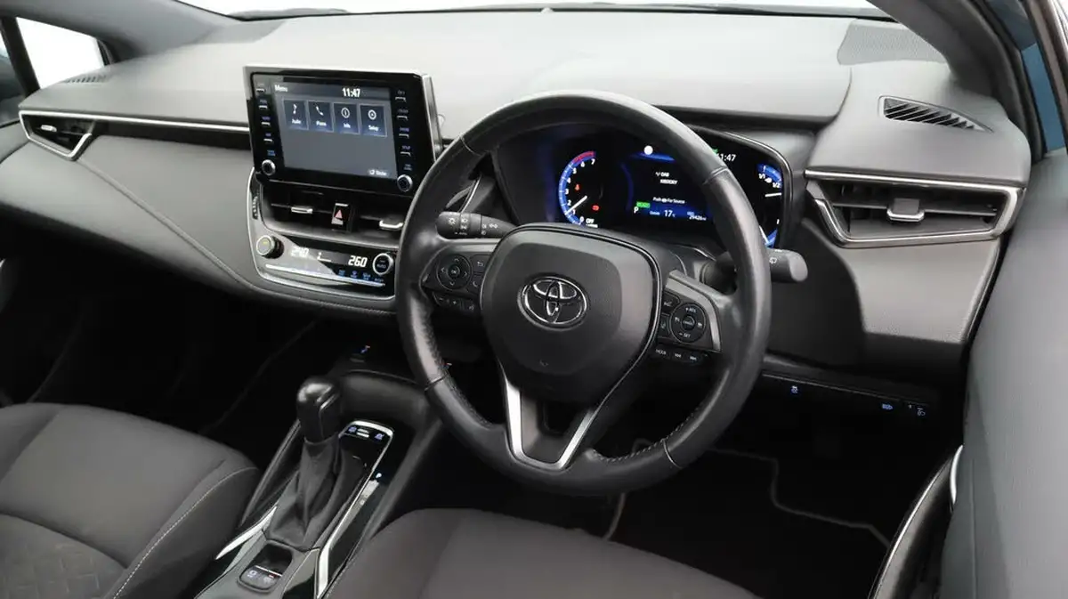 2022-toyota-corolla-18-vvt-i-icon-120bhp-trk-hatchback-5d-big-9