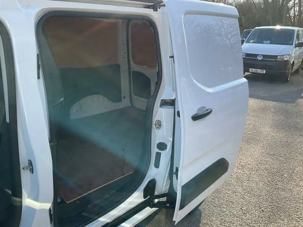 2021-peugeot-partner-15-bluehdi-1000-professional-100ps-eu6dt-panel-big-6