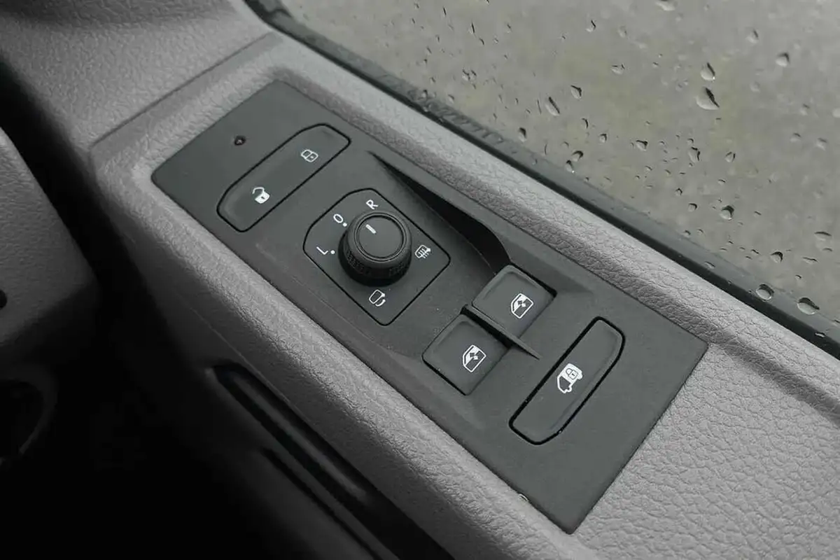 2024-volkswagen-transporter-big-40