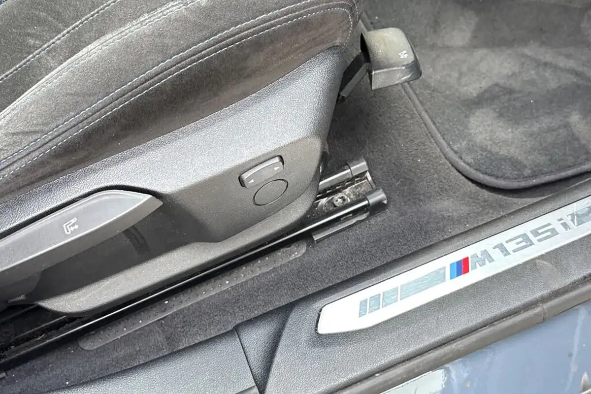 2021-bmw-1-series-20-m135i-xdrive-big-40