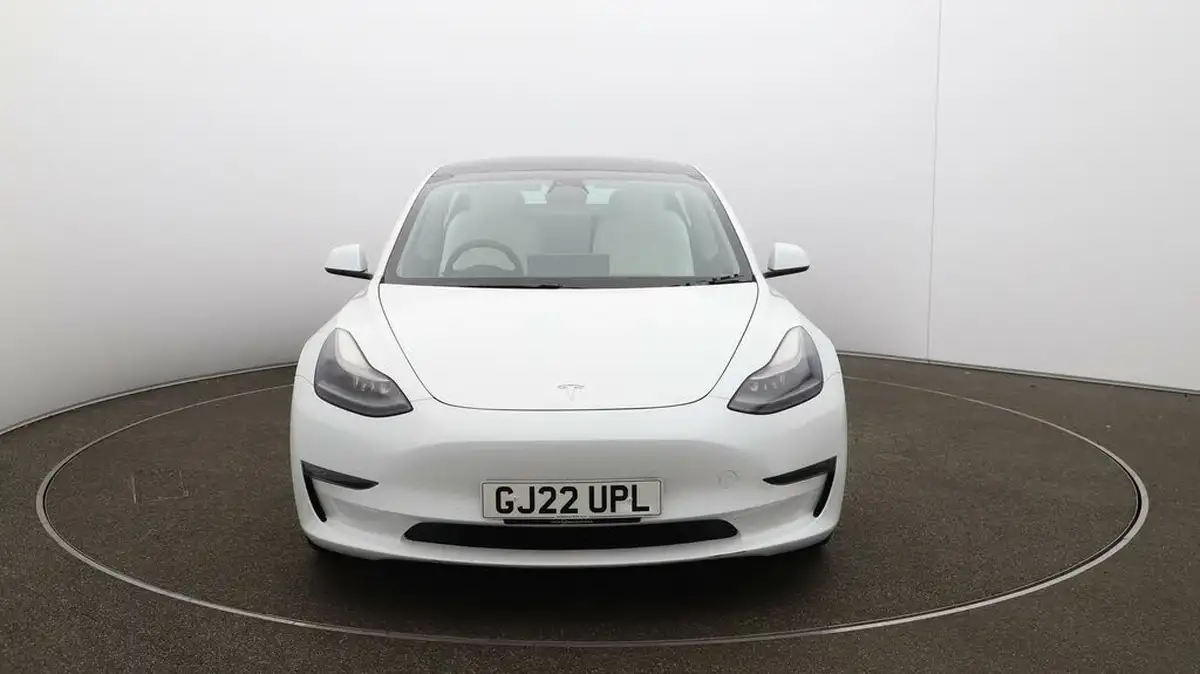 2022-tesla-model-3-e-long-range-big-39