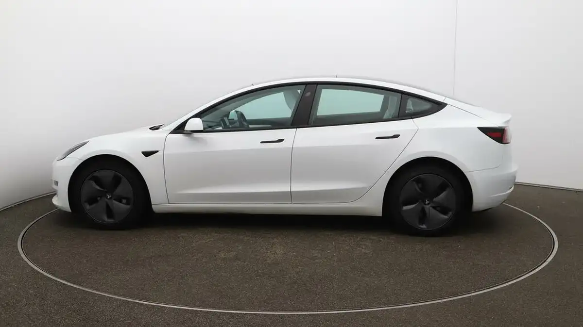 2022-tesla-model-3-e-long-range-big-63