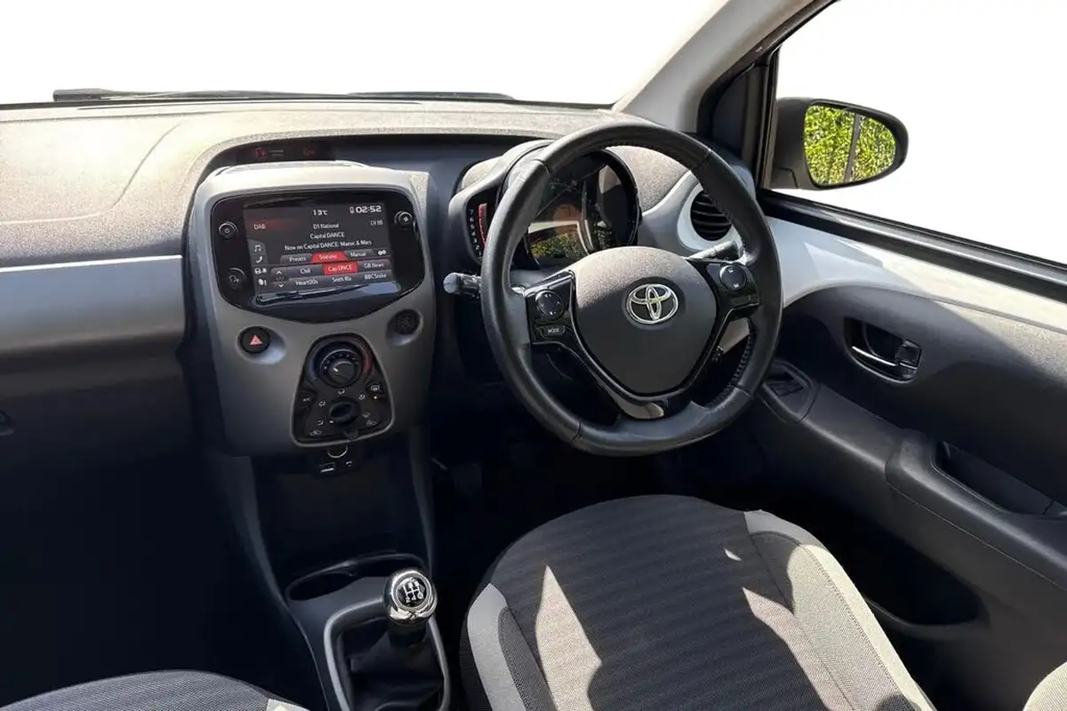 2020-toyota-aygo-10-vvt-i-x-play-big-17