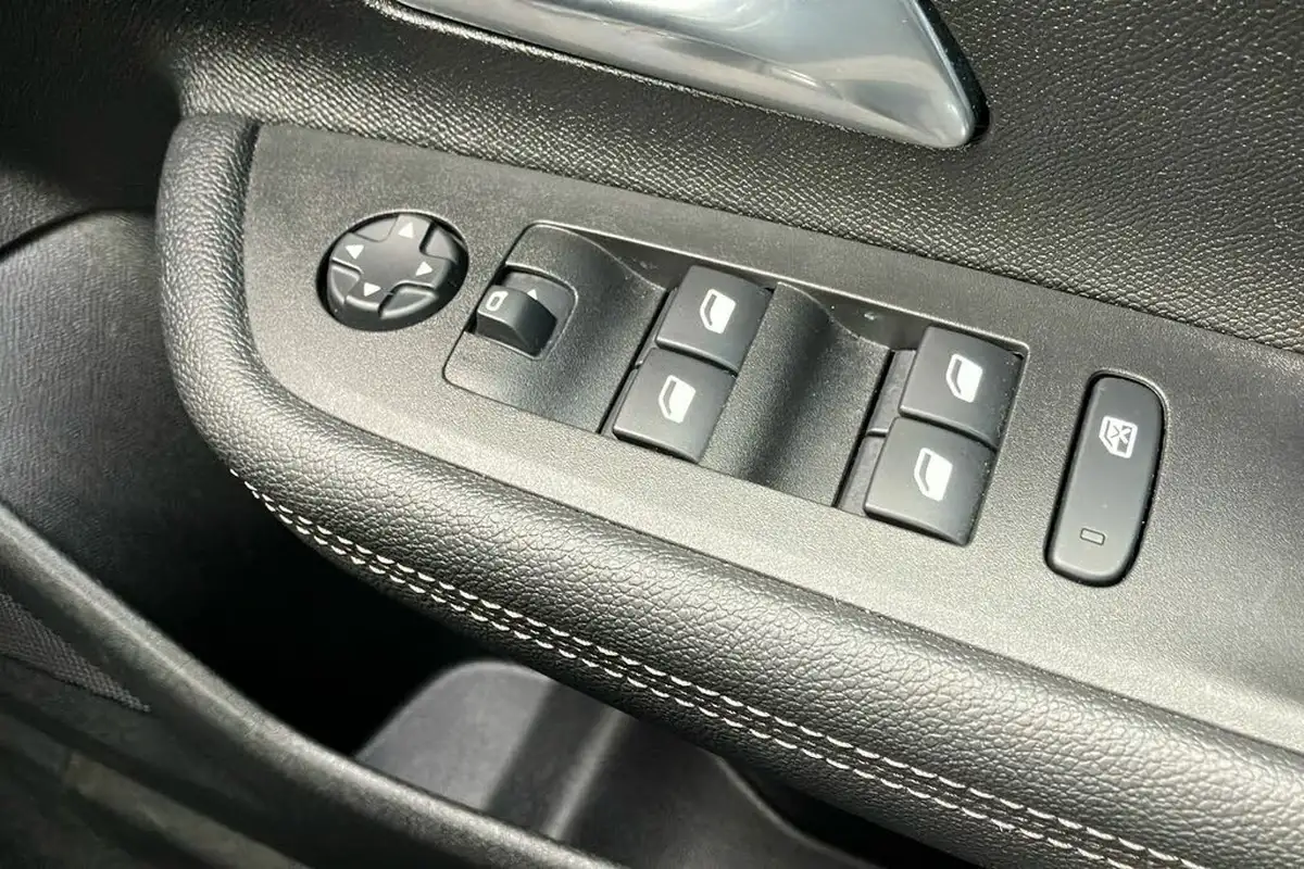 2024-vauxhall-mokka-12-gs-136ps-big-17