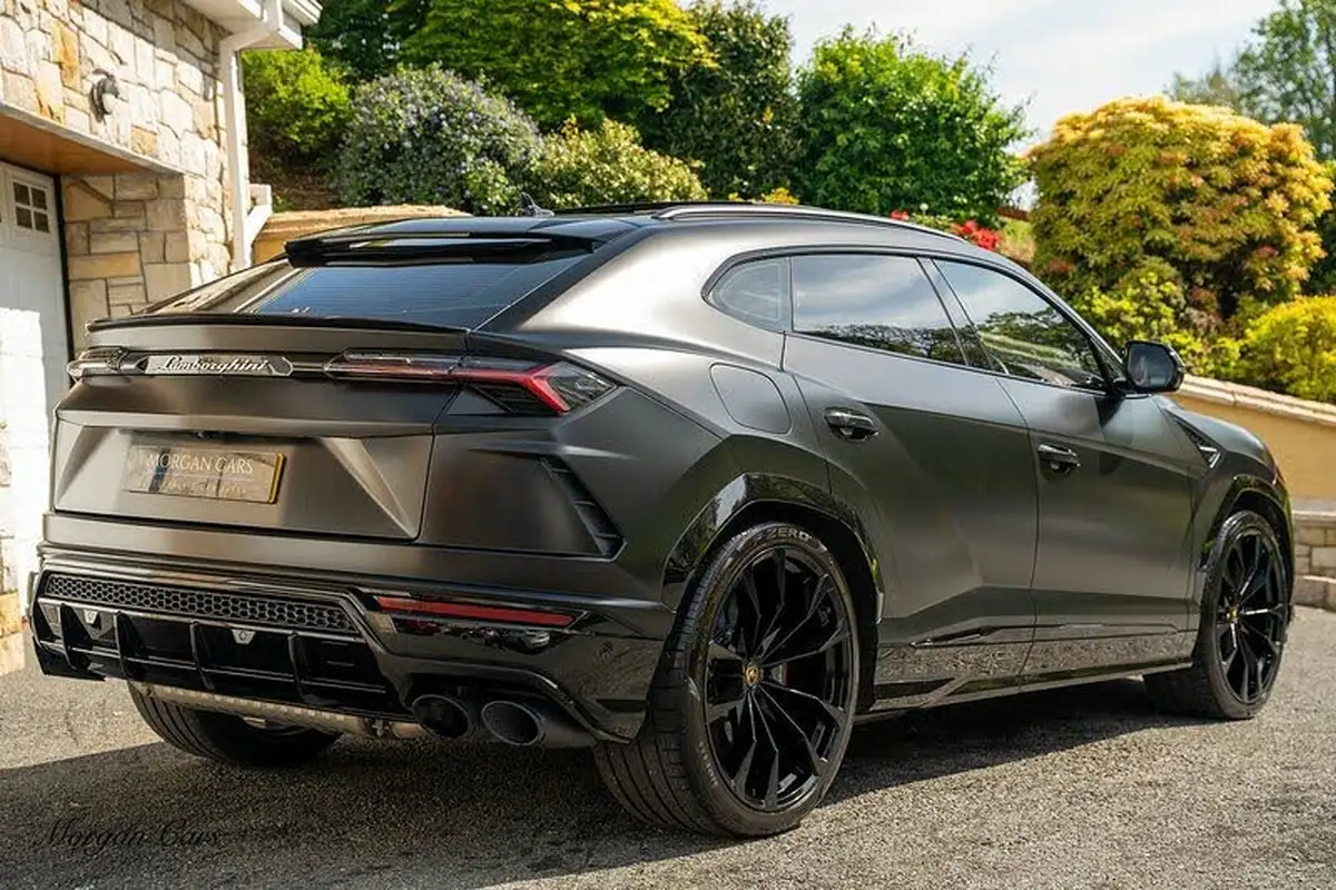 2022-lamborghini-urus-40-no-trim-big-9