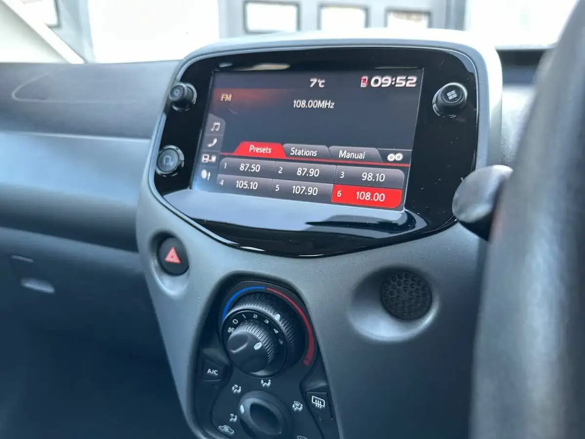 2020-toyota-aygo-10-vvt-i-x-play-tss-x-shift-big-19