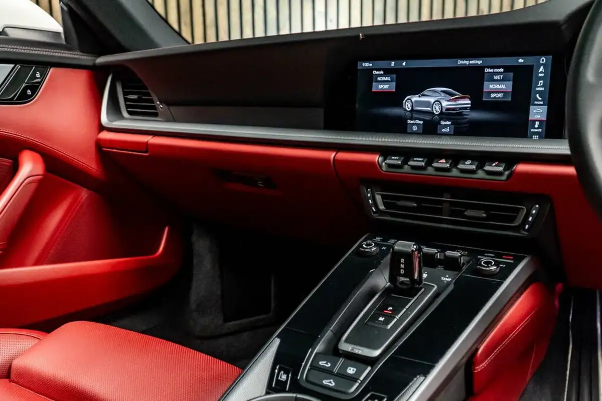 2021-porsche-911-30-carrera-4-coupe-big-24