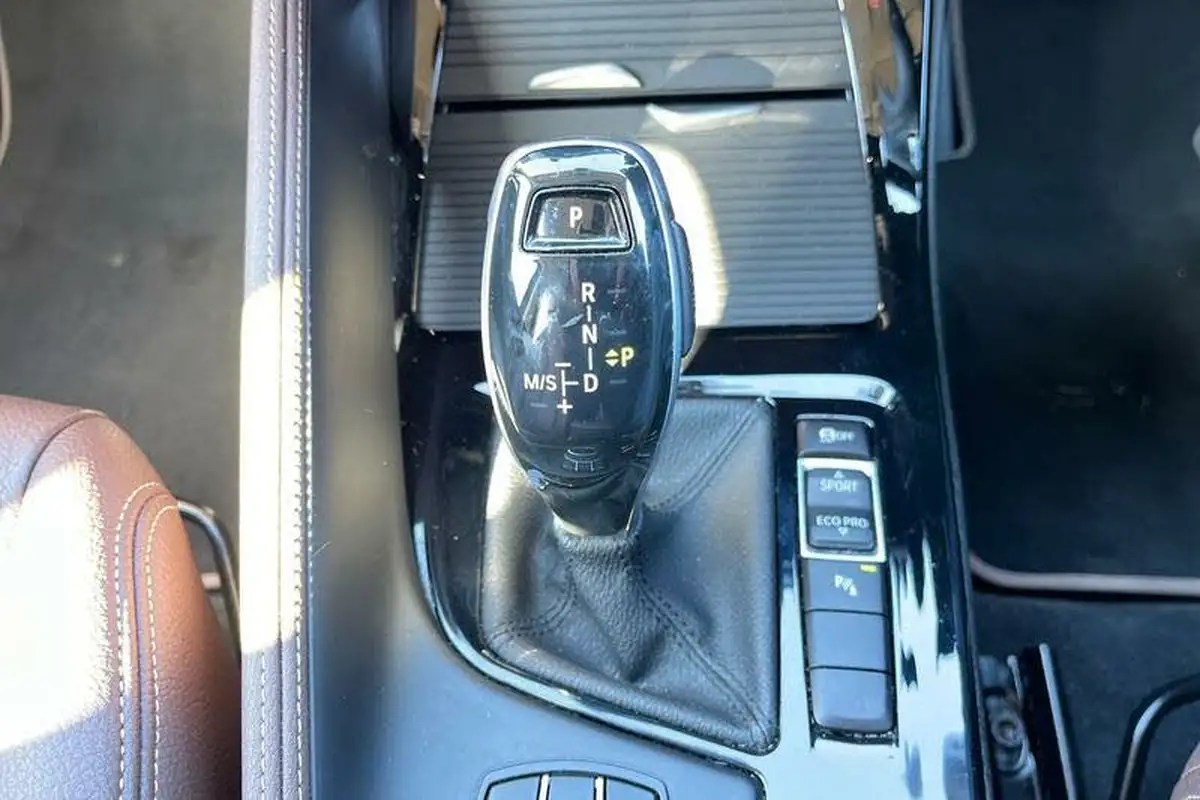 2021-bmw-x1-20-sdrive20i-xline-big-30