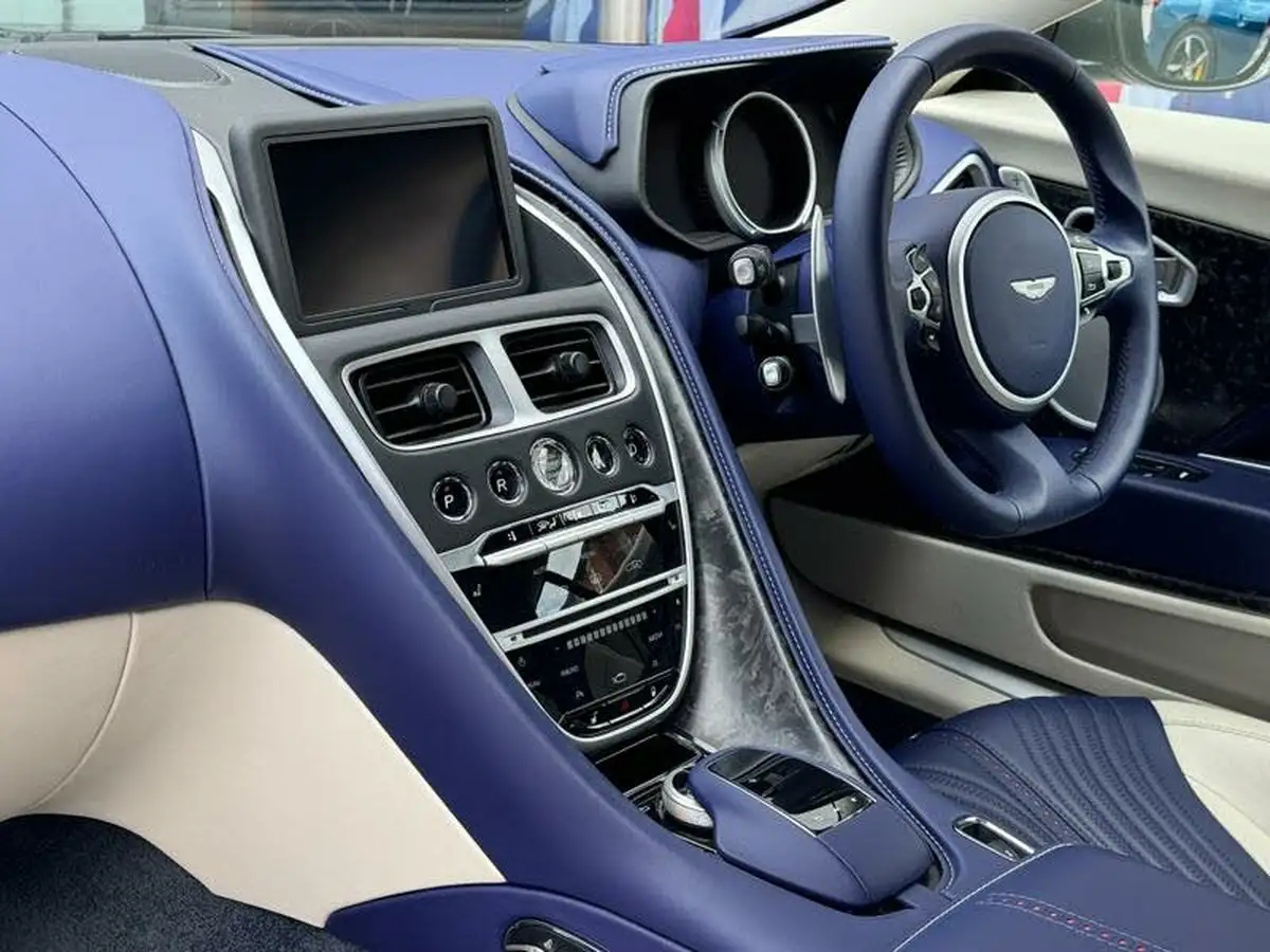 2017-aston-martin-db11-52-v12-big-20