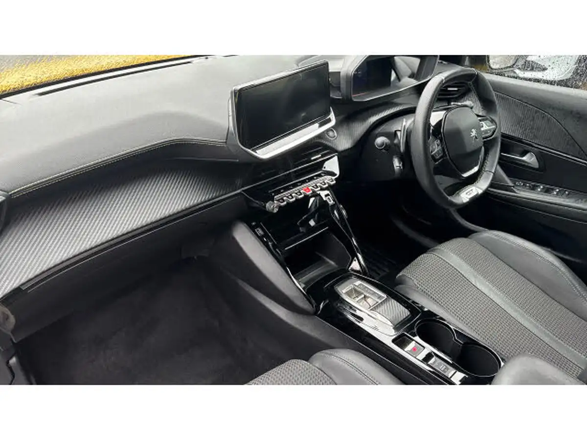 2021-peugeot-208-15-bluehdi-gt-line-big-8