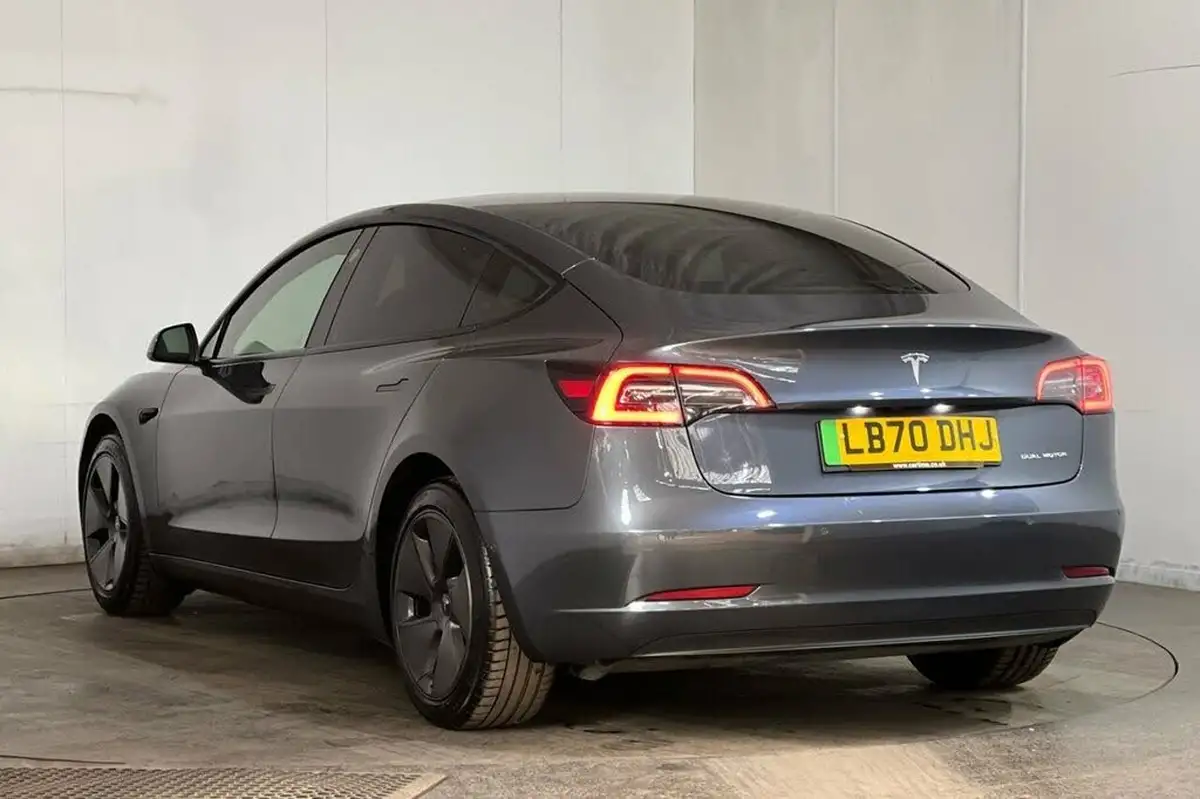 2020-tesla-model-3-e-long-range-big-18