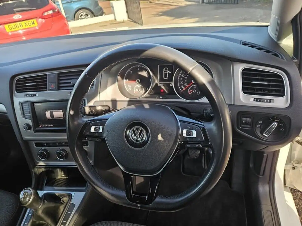 2017-volkswagen-golf-16tdi-match-edition-hatchback-5d-big-23
