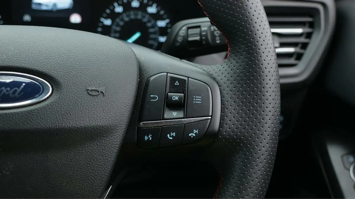 2022-ford-focus-10t-st-line-125ps-hatchback-big-23