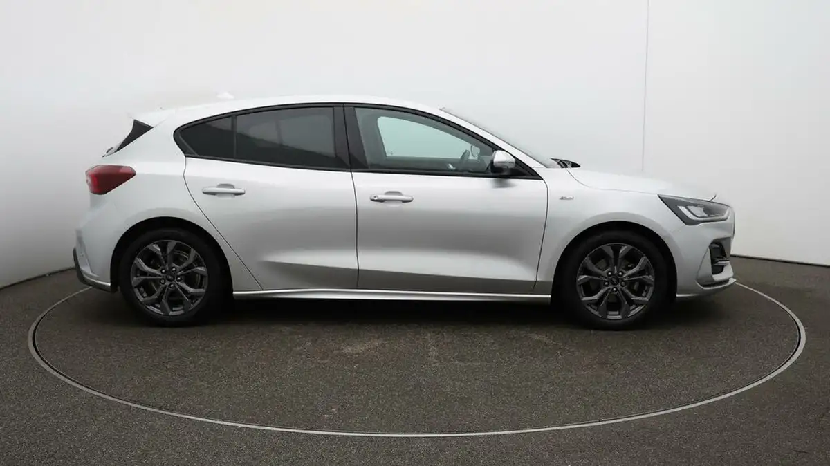 2022-ford-focus-10t-st-line-125ps-hatchback-big-47