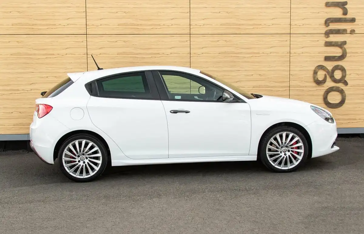 2016-alfa-romeo-giulietta-14-tb-multiair-speciale-big-11