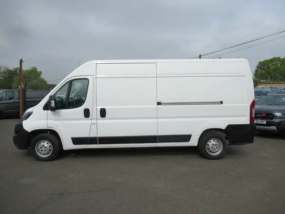 2020-peugeot-boxer-22-bluehdi-professional-335-l3-h2-panel-big-3