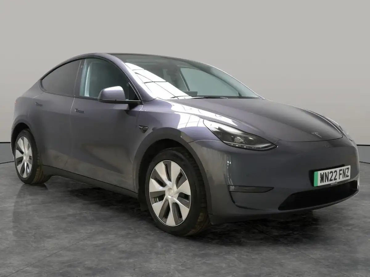 2022-tesla-model-y-e-long-range-big-11