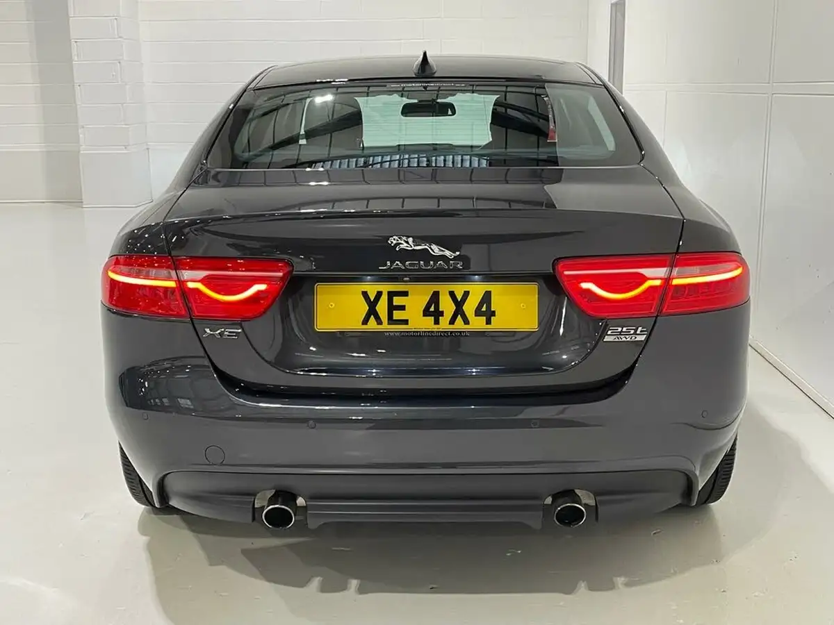2018-jaguar-xe-20i-portfolio-250ps-1997cc-big-2
