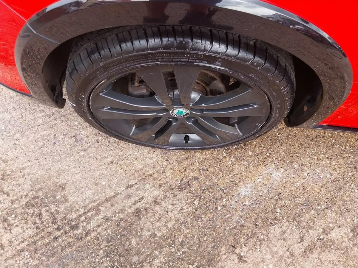 2012-skoda-fabia-12-monte-carlo-12v-70bhp-1198cc-big-8
