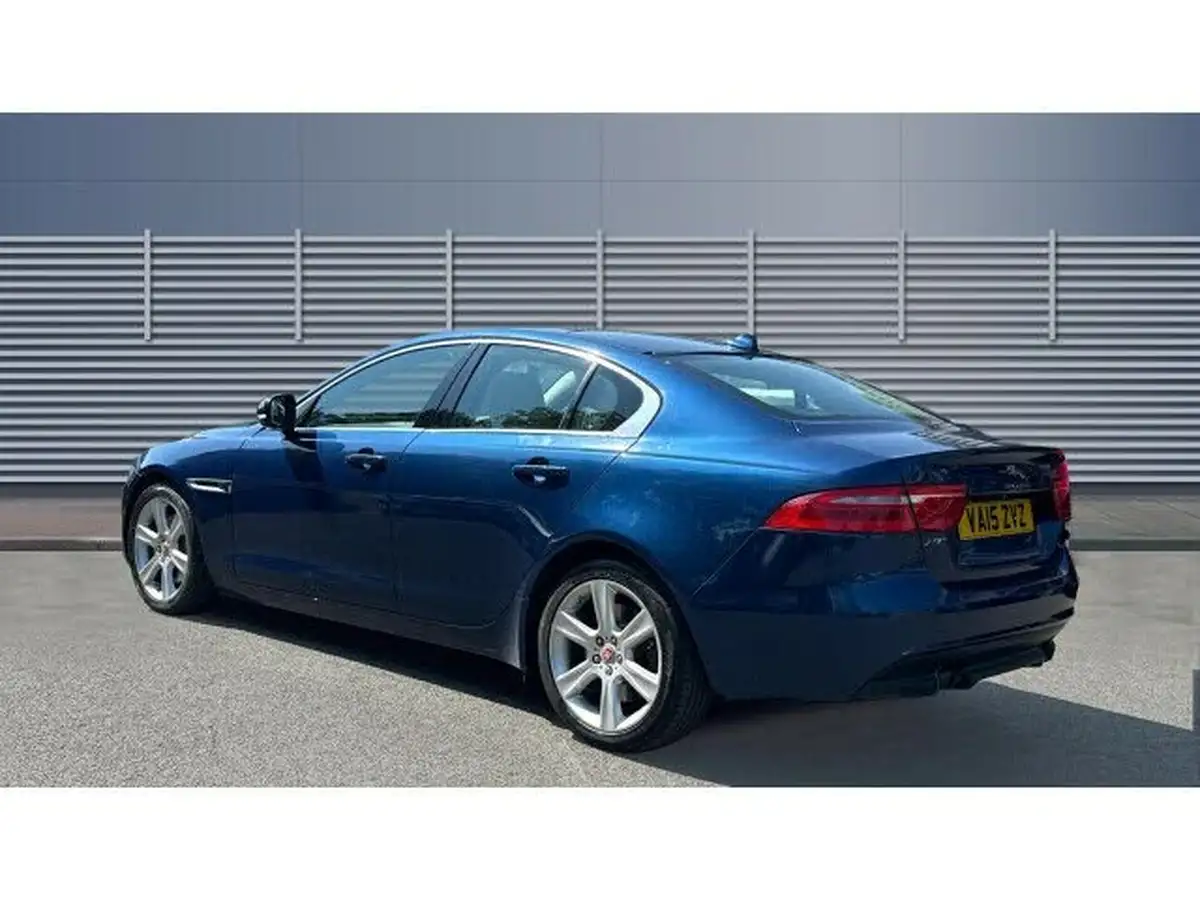 2015-jaguar-xe-20-portfolio-big-1