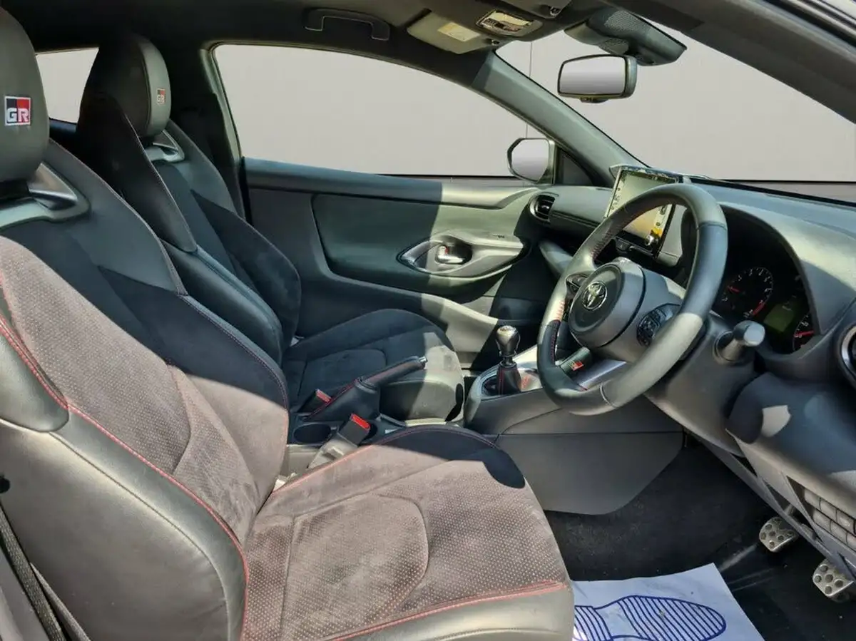 2021-toyota-yaris-16-gr-circuit-pack-big-13