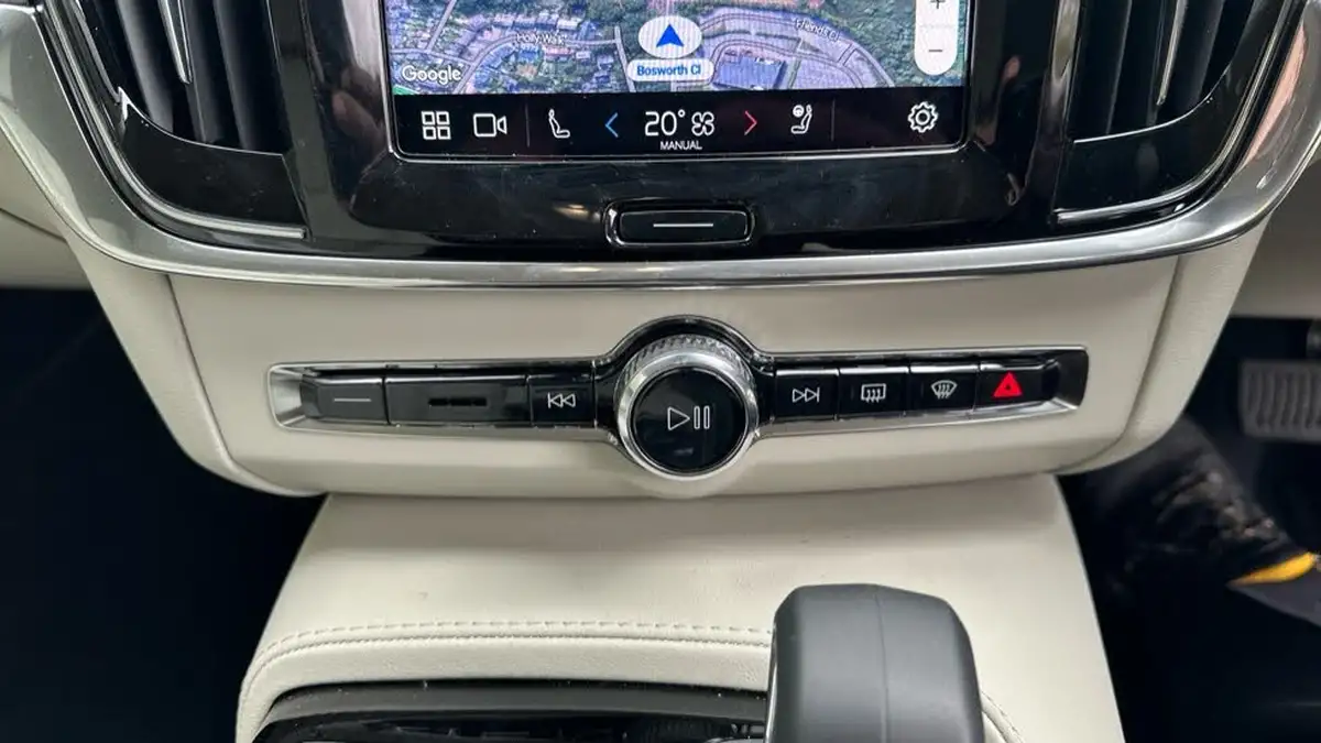 2025-volvo-v90-20-t6-plus-345bhp-dark-big-47