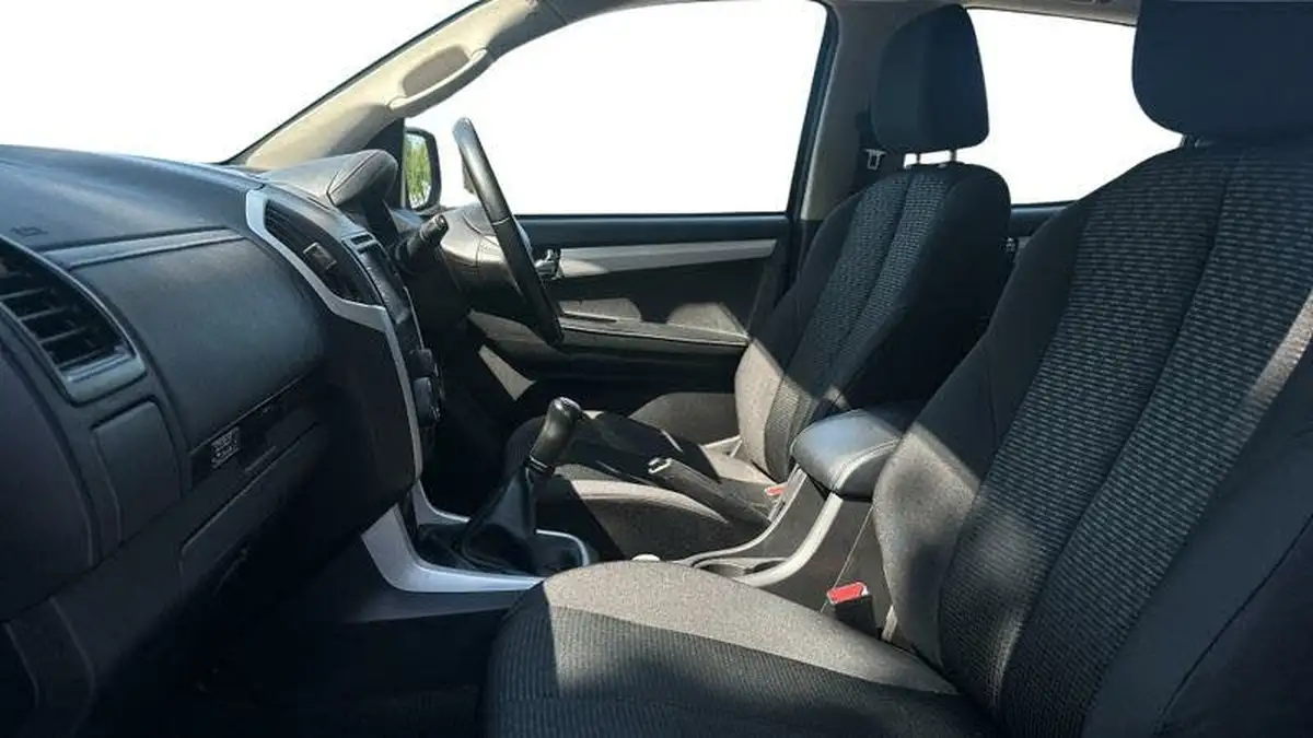 2018-isuzu-d-max-19td-yukon-double-pickup-big-2