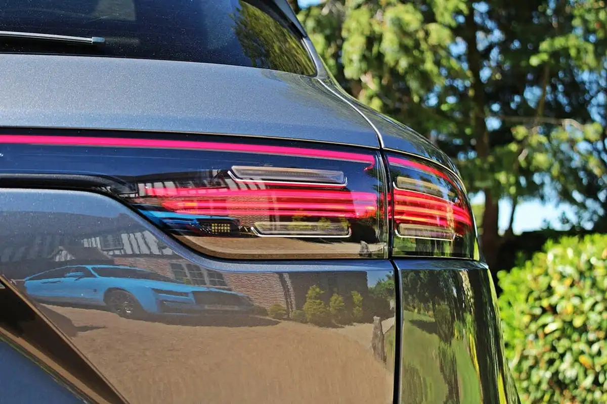 2020-porsche-cayenne-30-v6-e-hybrid-462ps-station-wagon-big-4