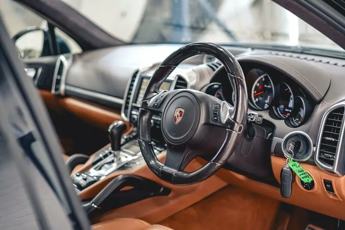 2011-porsche-cayenne-48-turbo-500bhp-awd-auto-big-10