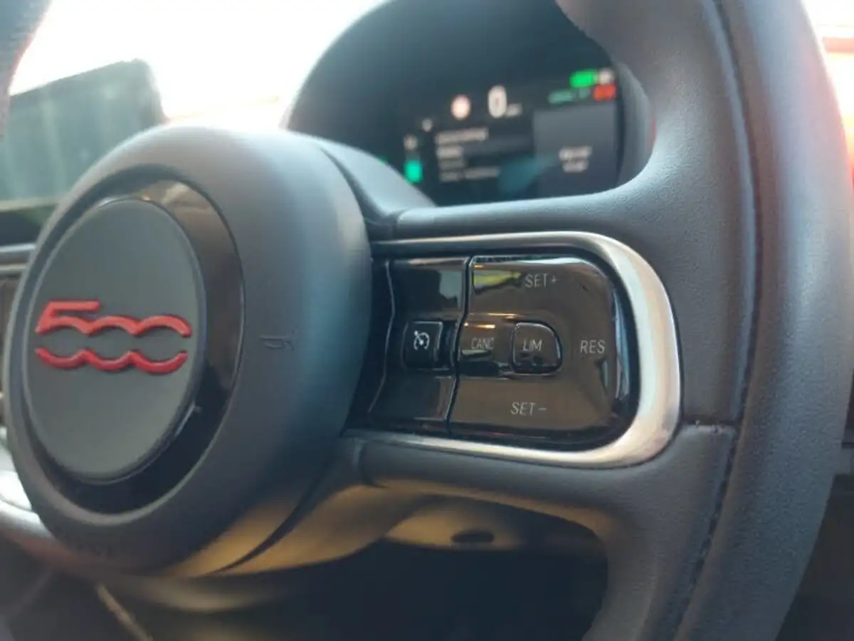 2022-fiat-500-e-red-93bhp-big-17
