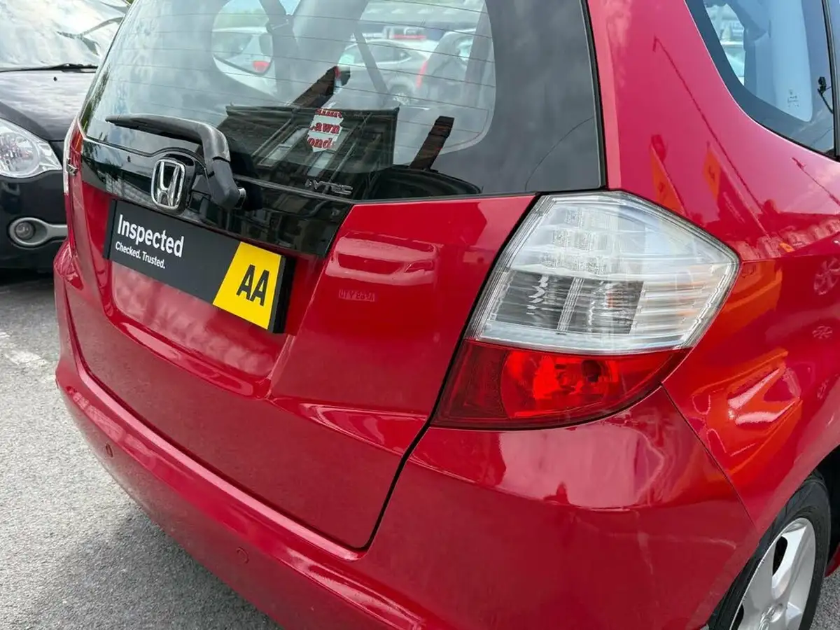 2010-honda-jazz-14-es-t-big-10
