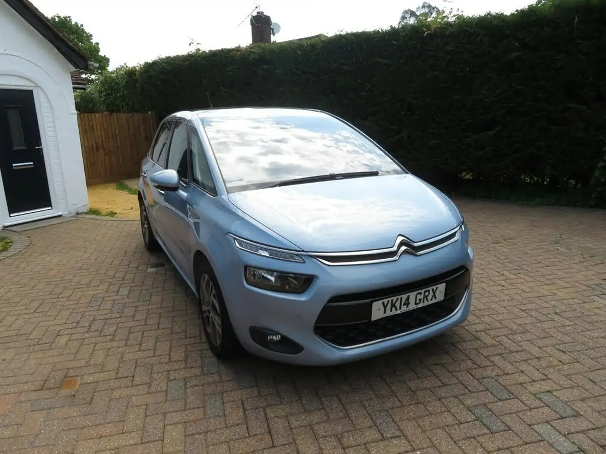 2014-citroen-c4-picasso-16e-hdi-exclusive-big-0
