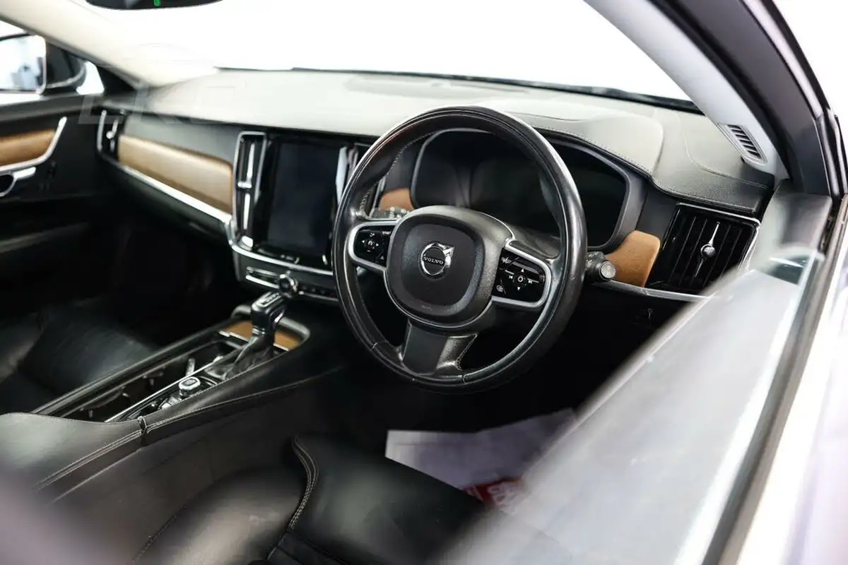 2018-volvo-v90-20td-d5-inscription-4x4-big-2