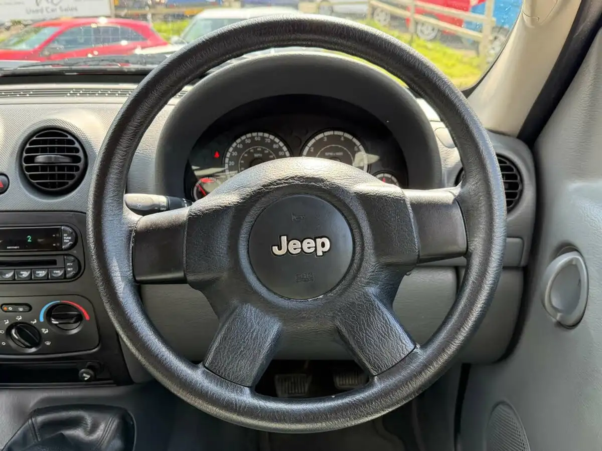 2005-jeep-cherokee-24-sport-big-38