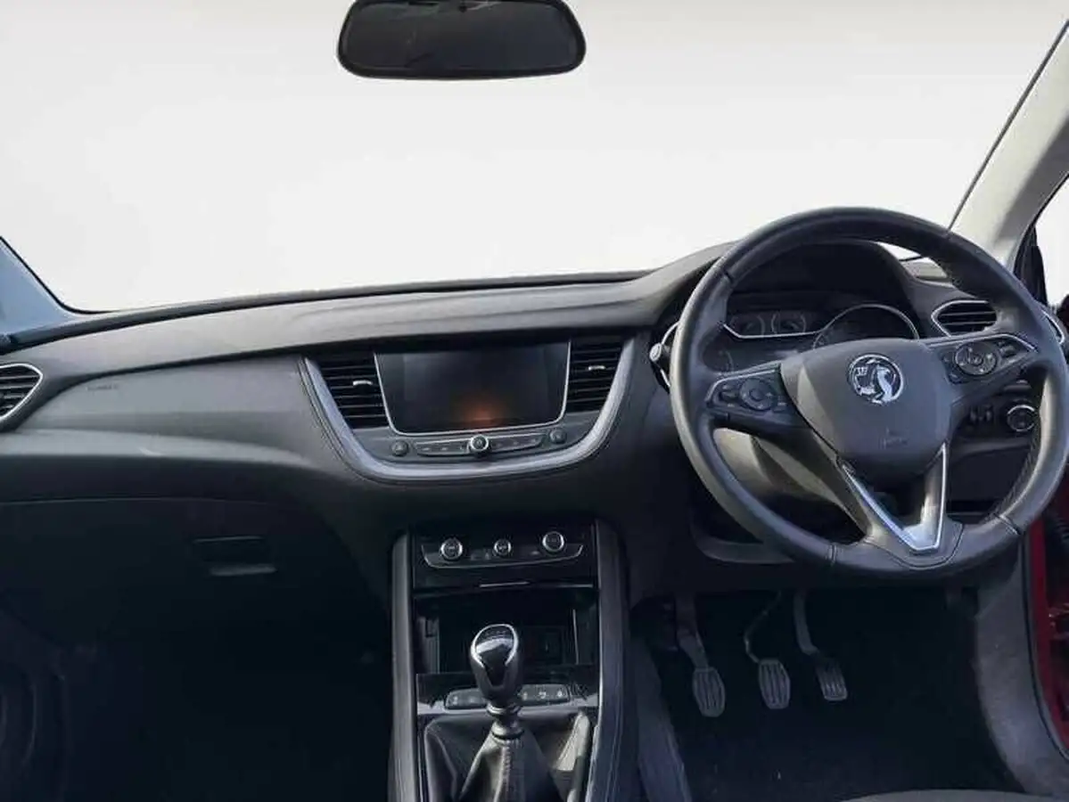 2020-vauxhall-grandland-x-12-sri-nav-big-3