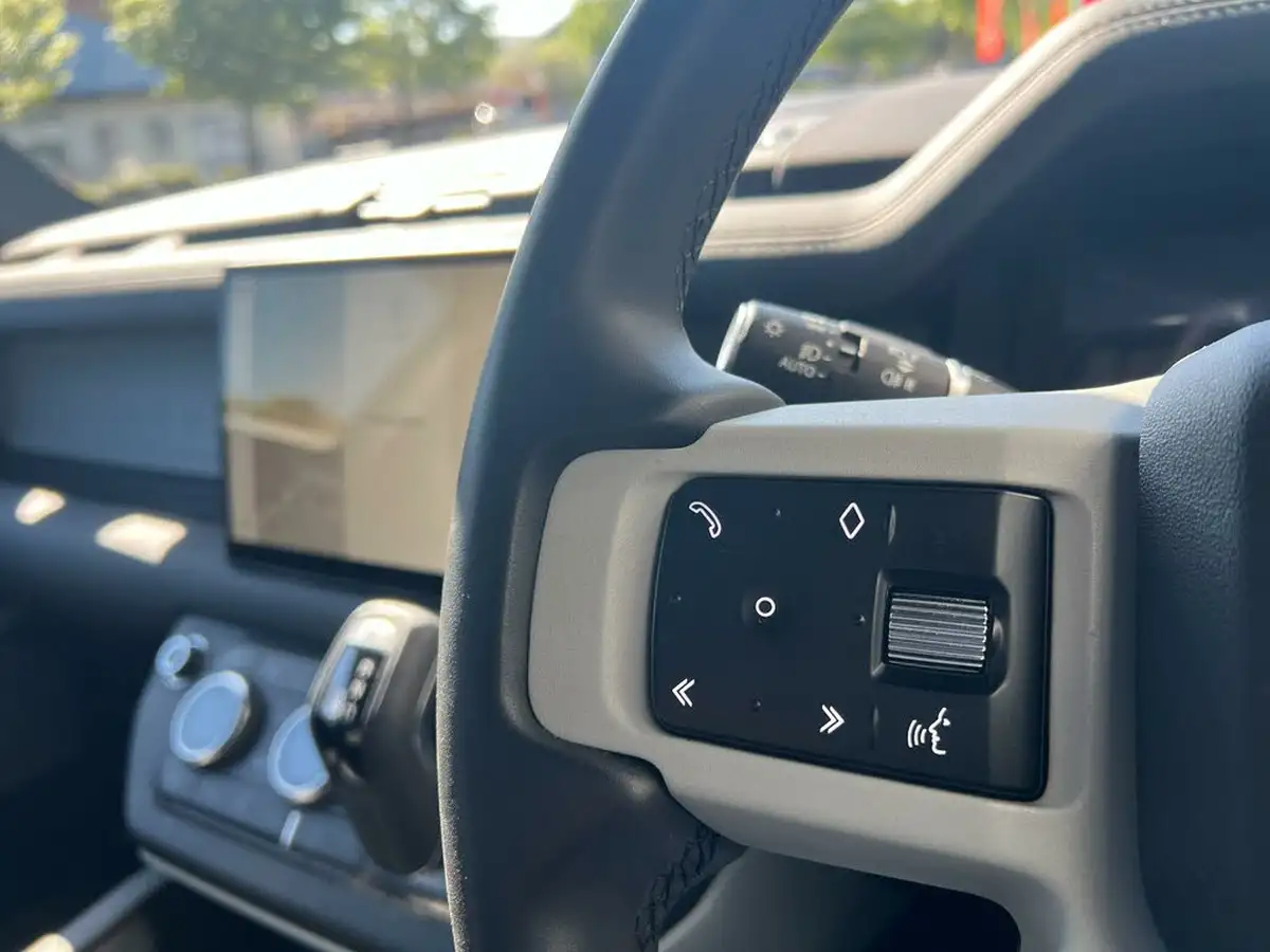 2023-land-rover-130-defender-30-p300-x-dynamic-hse-big-23