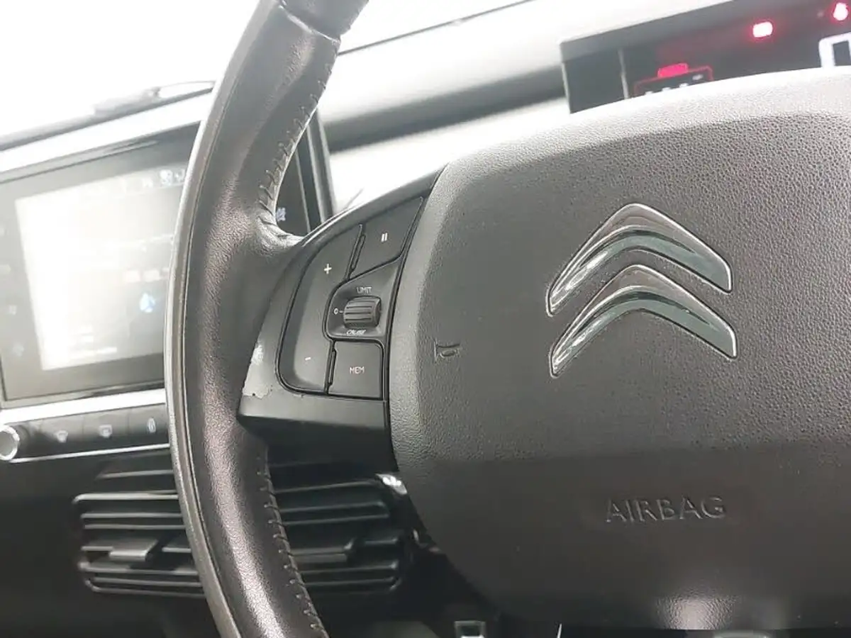 2016-citroen-c4-cactus-12-puretech-flair-edition-110ps-ss-big-10