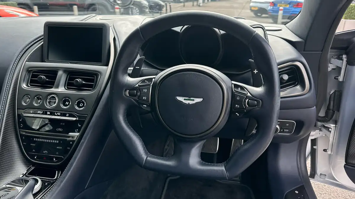 2020-aston-martin-dbs-52-v12-superleggera-big-9