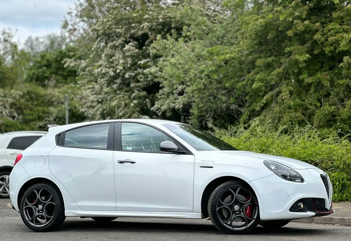 2017-alfa-romeo-giulietta-17-veloce-big-14