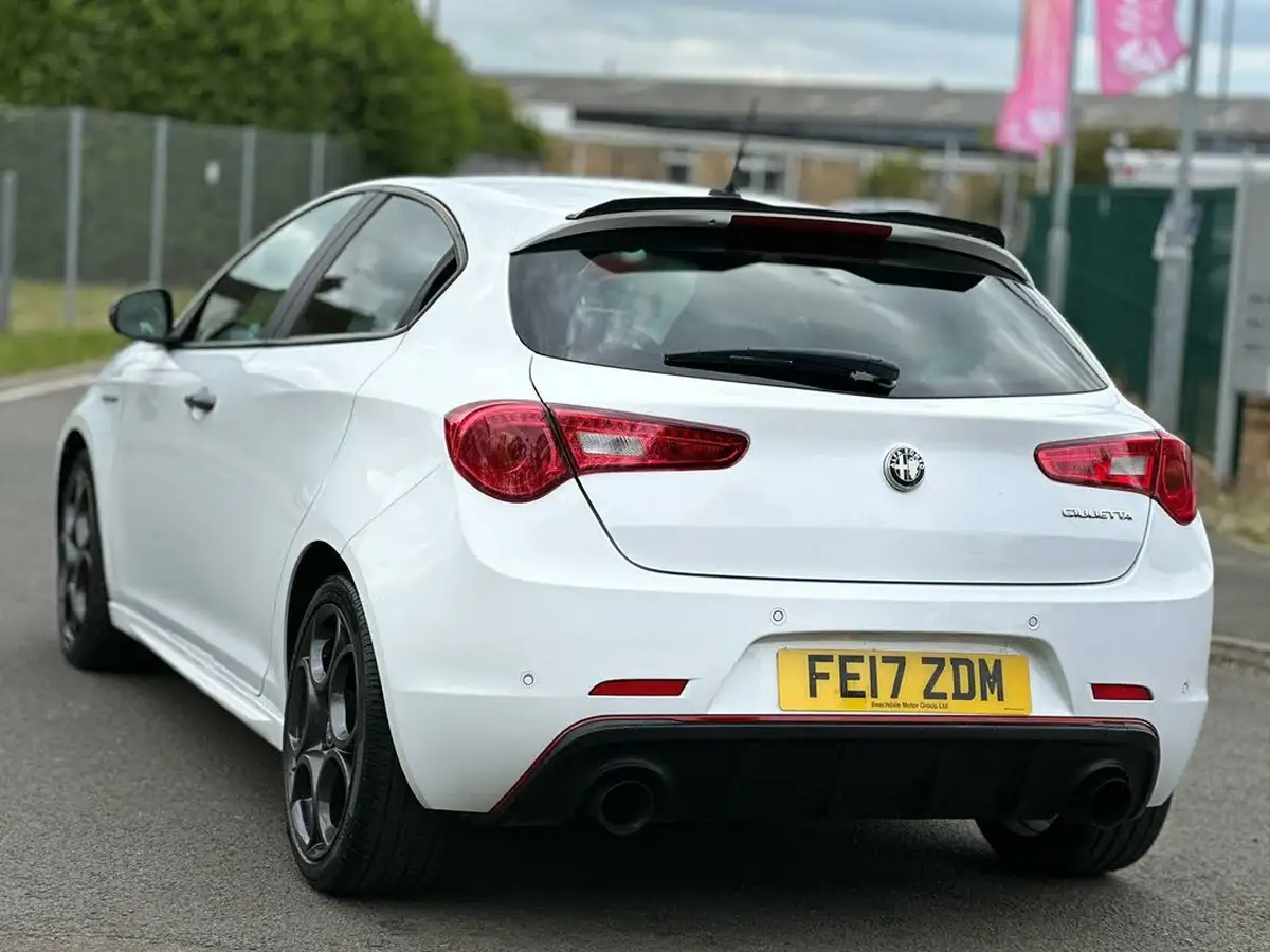 2017-alfa-romeo-giulietta-17-veloce-big-10