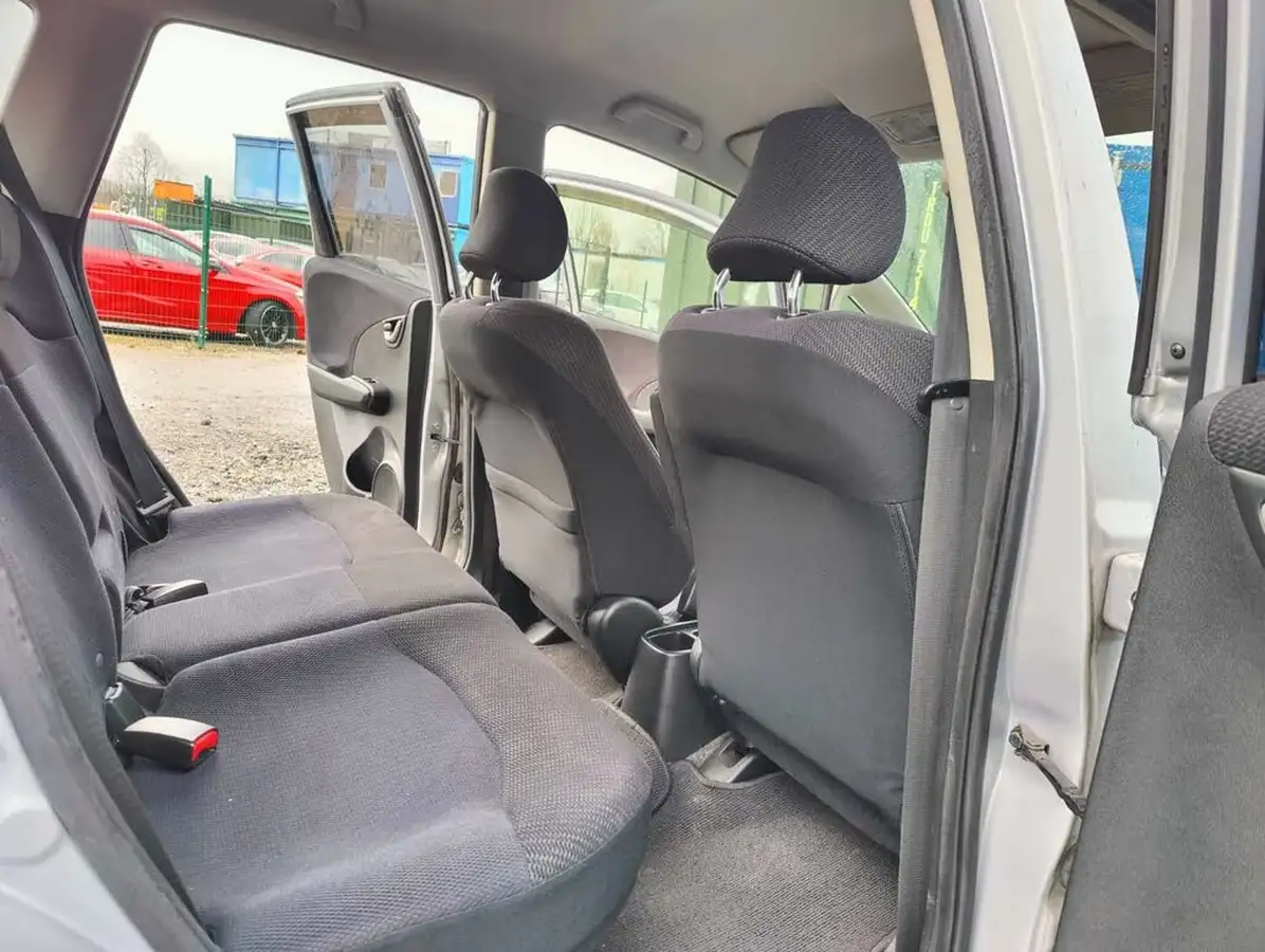 2013-honda-jazz-big-37