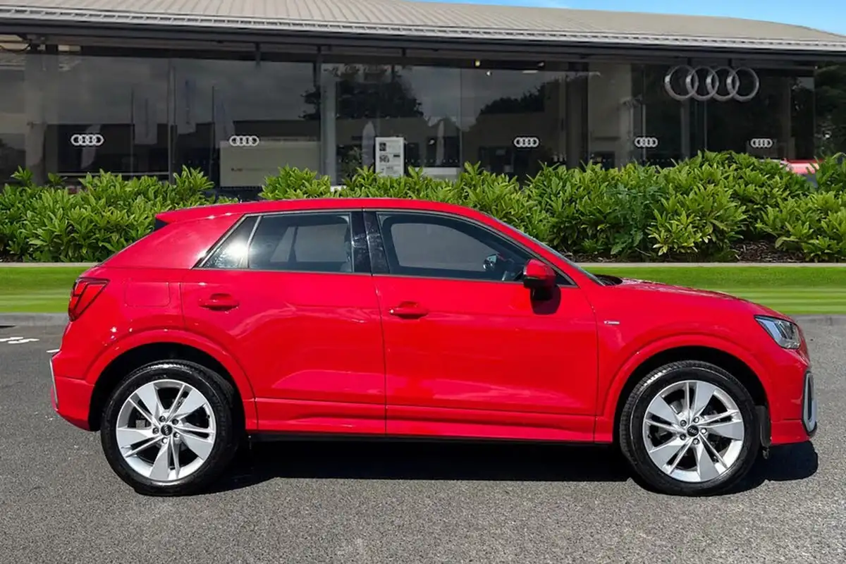 2022-audi-q2-15-35-tfsi-s-line-tronic-big-2