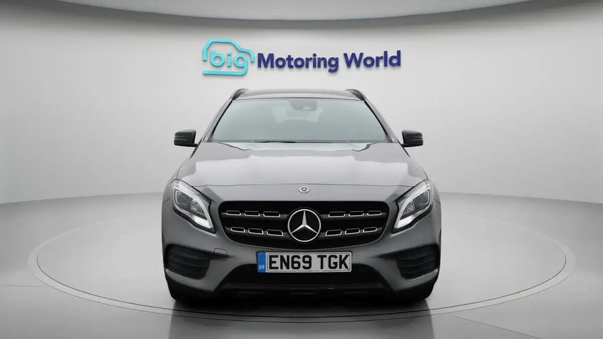 2020-mercedes-benz-gla-class-16-gla-200-amg-line-edition-plus-7g-dct-big-2