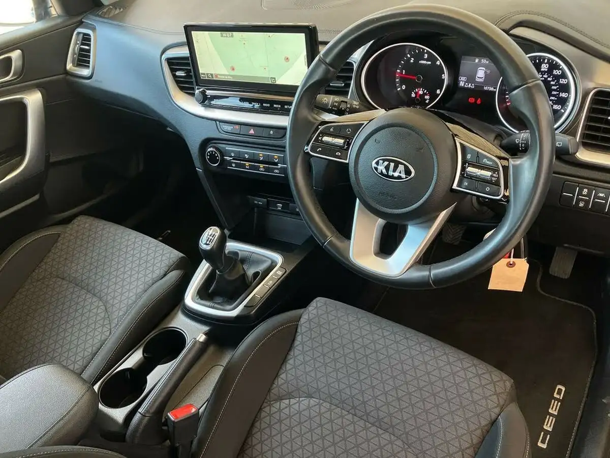 2021-kia-ceed-16crdi-2-nav-134bhp-48v-mhev-hatchback-big-7