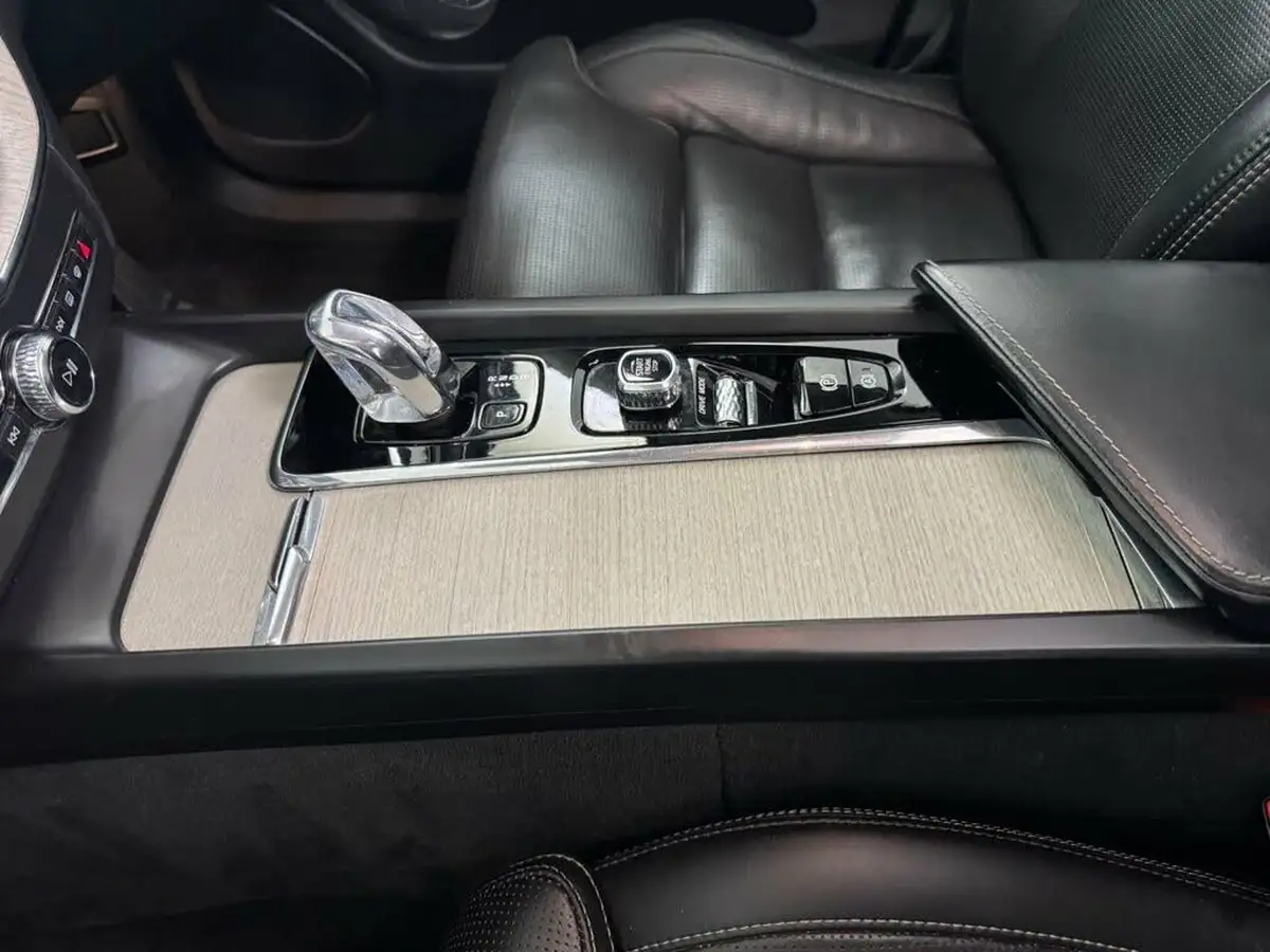 2018-volvo-xc60-20-t8-inscription-pro-390bhp-twin-engine-big-63